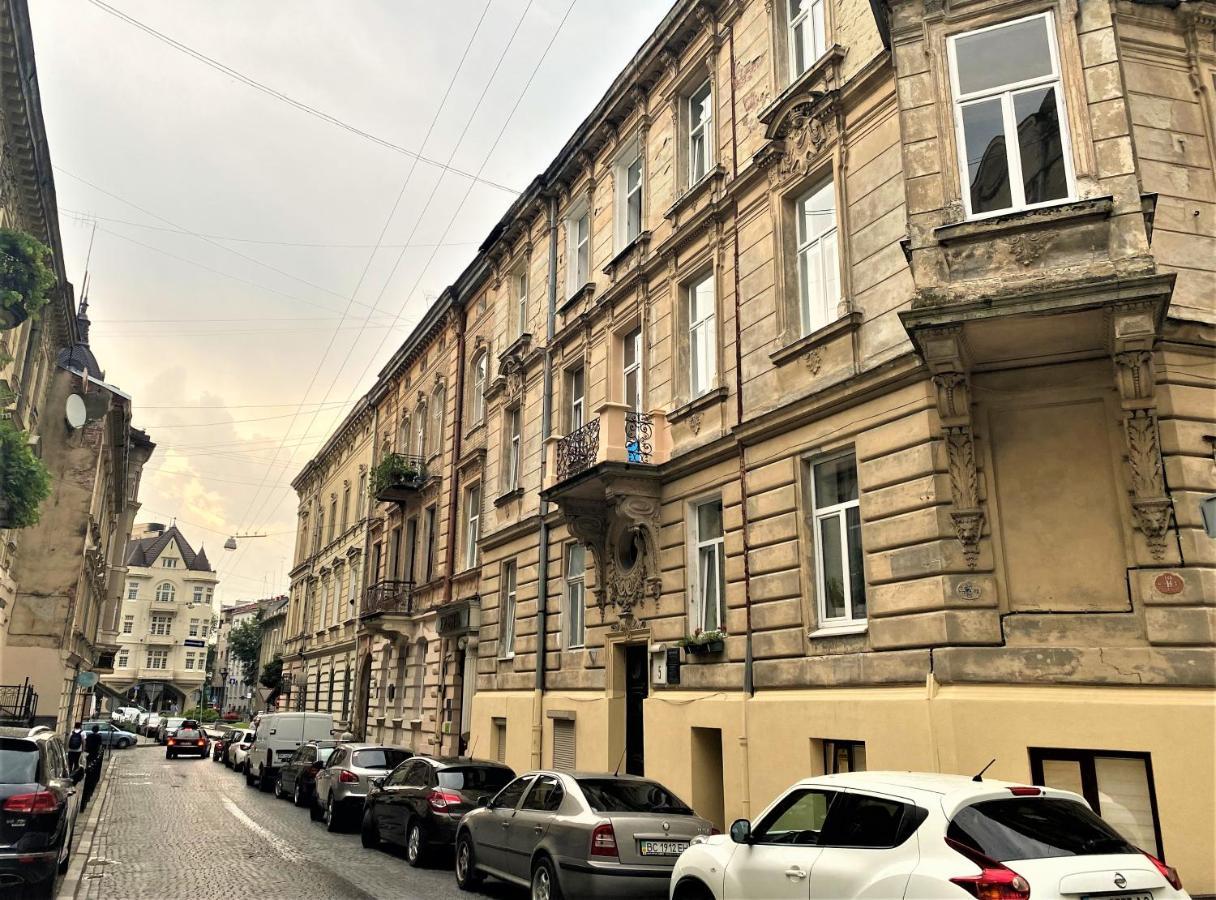 Iris Apartment On Popovich Lviv Eksteriør billede