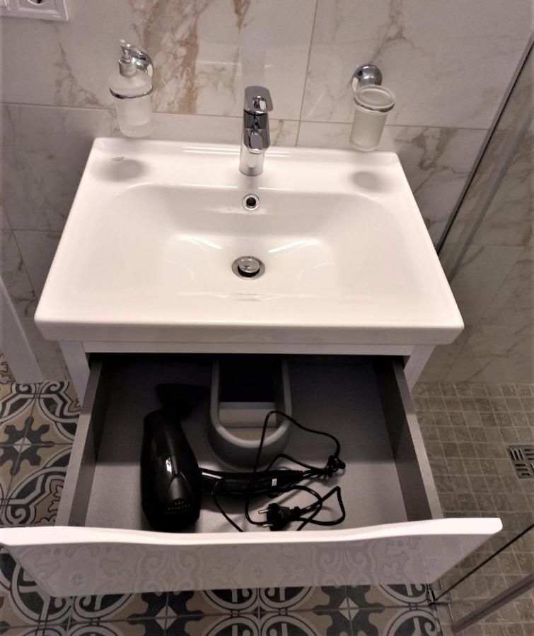 Iris Apartment On Popovich Lviv Eksteriør billede