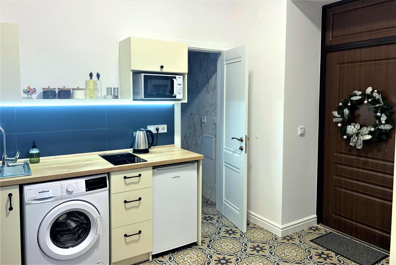Iris Apartment On Popovich Lviv Eksteriør billede