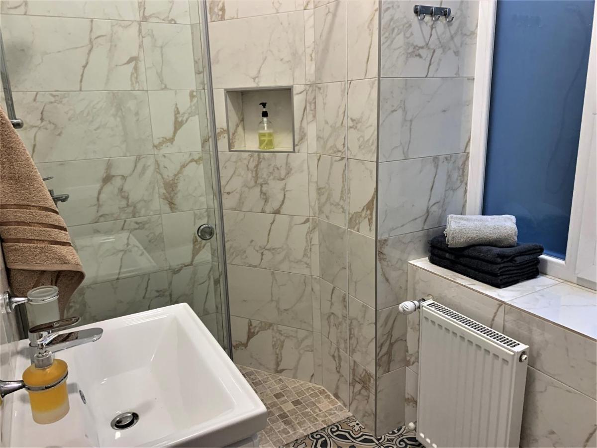 Iris Apartment On Popovich Lviv Eksteriør billede