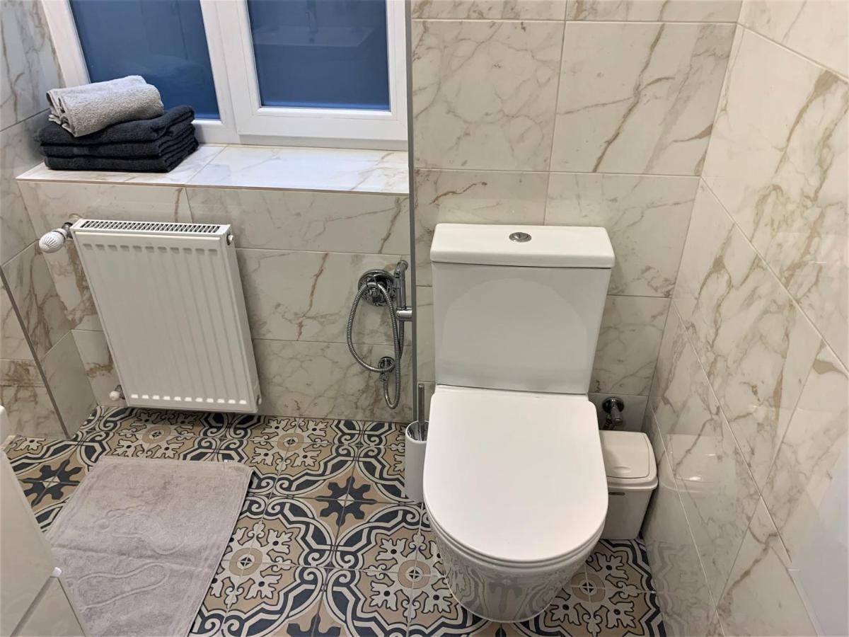 Iris Apartment On Popovich Lviv Eksteriør billede
