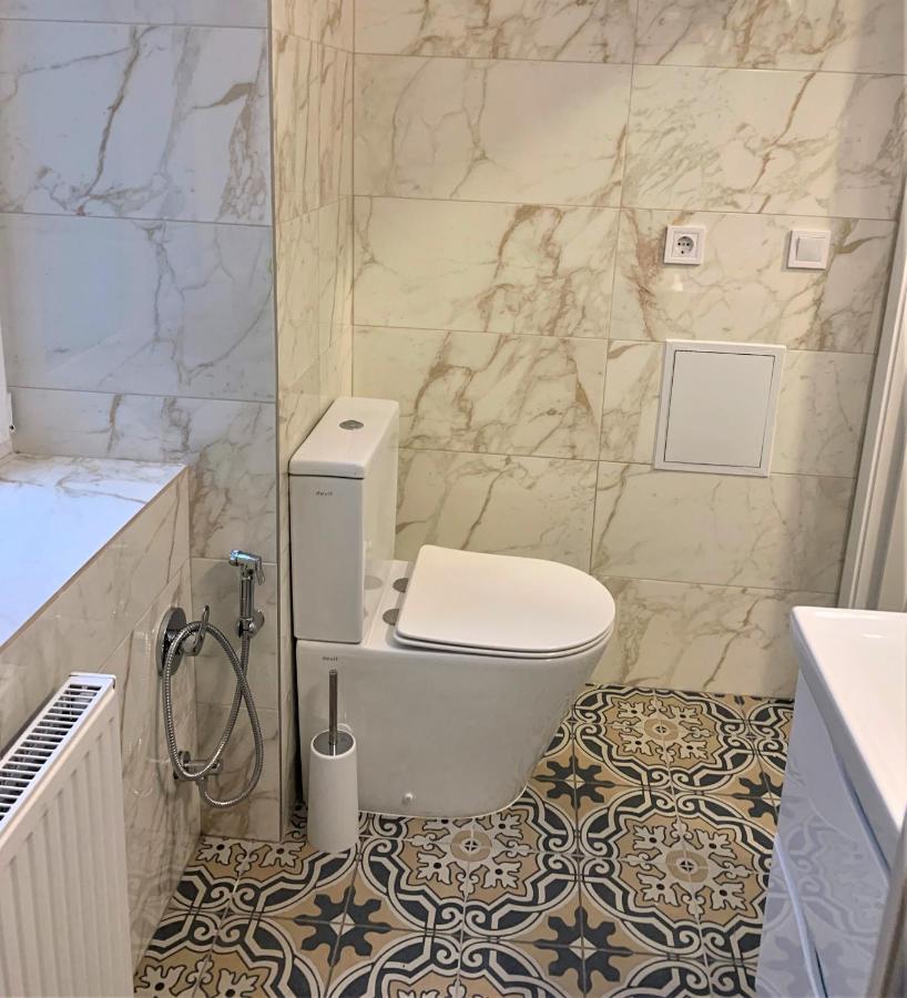 Iris Apartment On Popovich Lviv Eksteriør billede