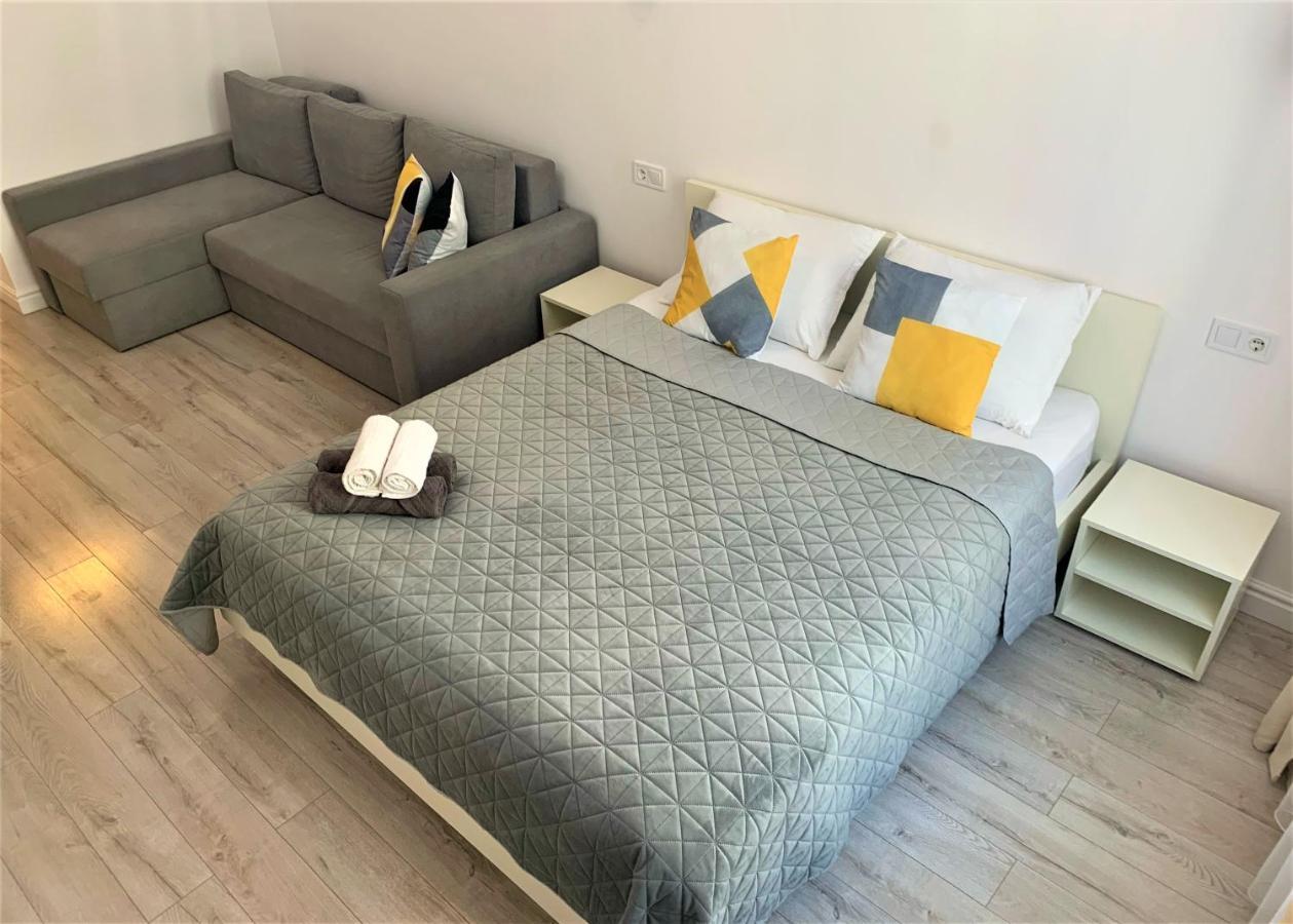 Iris Apartment On Popovich Lviv Eksteriør billede