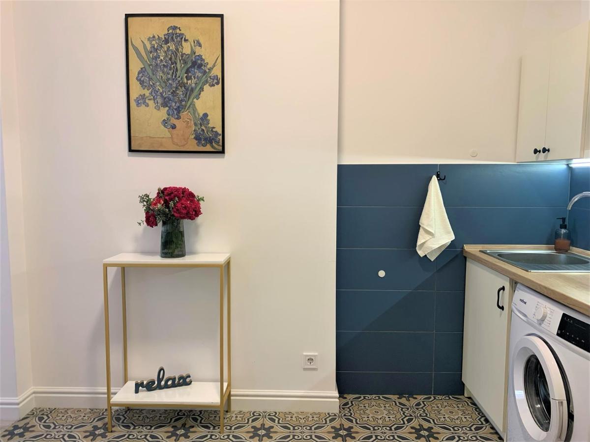 Iris Apartment On Popovich Lviv Eksteriør billede