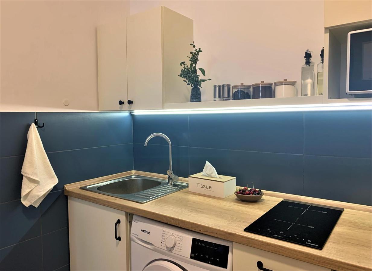 Iris Apartment On Popovich Lviv Eksteriør billede